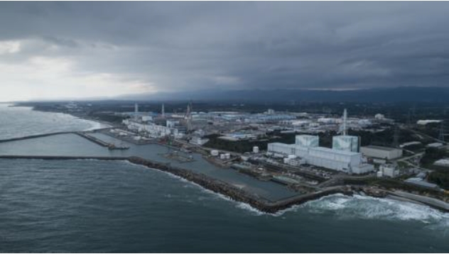 도쿄전력은 원전사고 발생 직후부터 방사능 오염수를 바다에 무단 방류하고 있으며 일본 정부도 이를 사실상 방치하고 있다. 사진은 지난 2018년 환경단체 그린피스가 촬영한 후쿠시마 제1원전 (사진출처=그린피스)